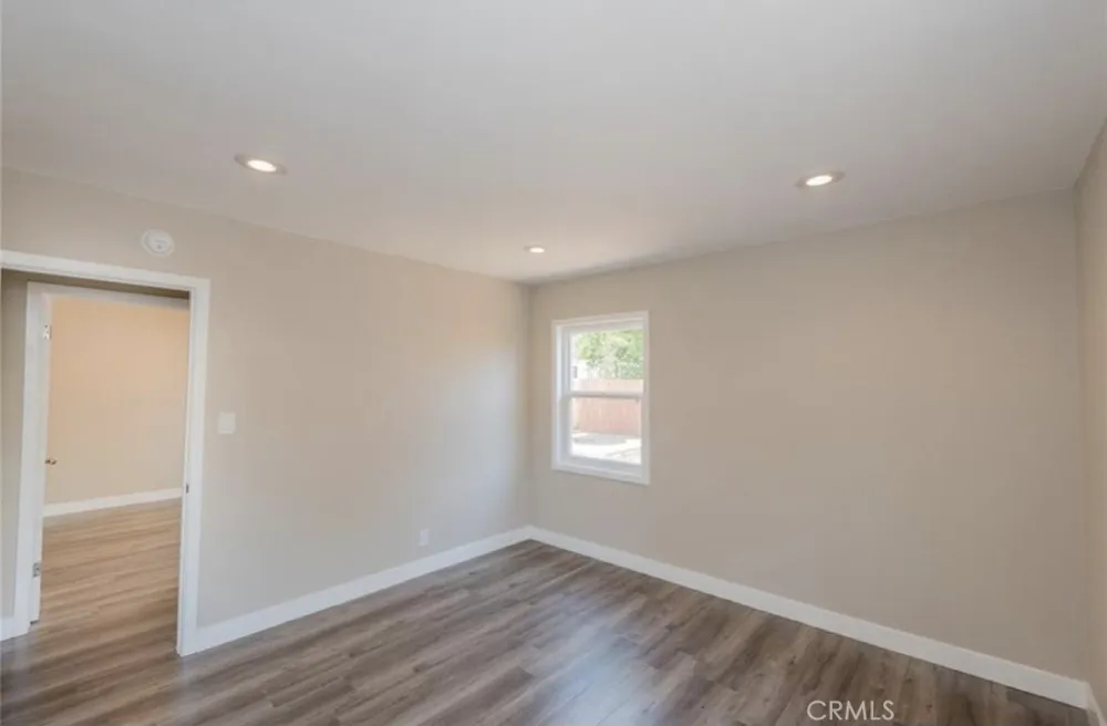 8956 Gladbeck Avenue Northridge, CA 91324