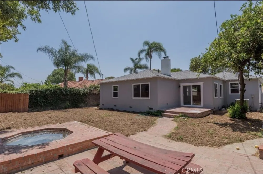 8956 Gladbeck Avenue Northridge, CA 91324