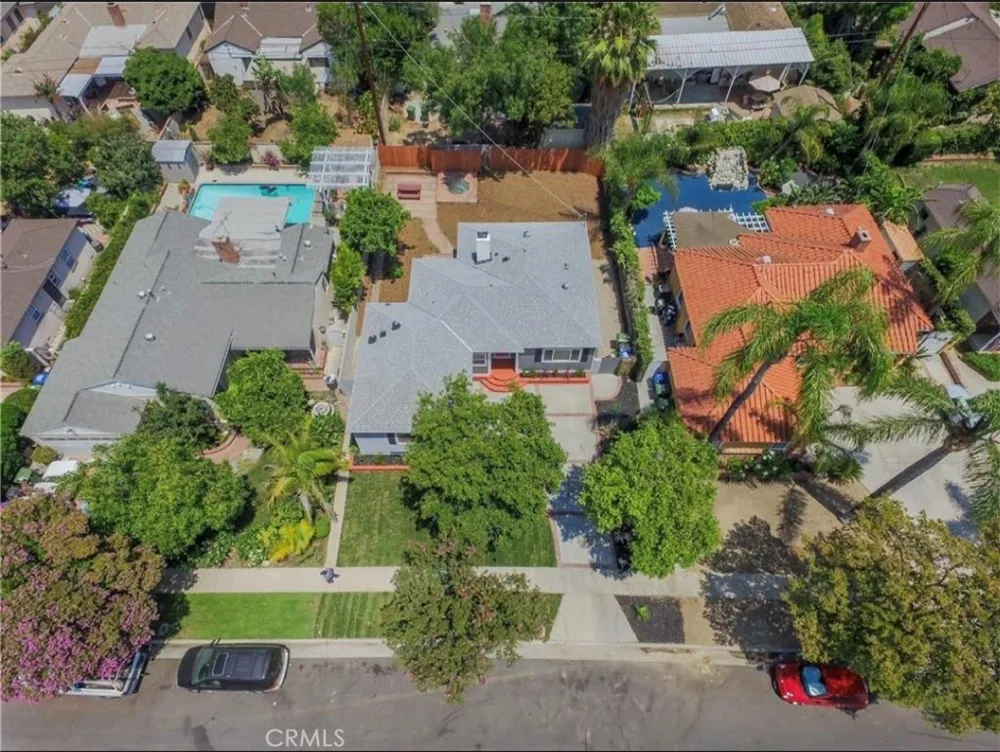 8956 Gladbeck Avenue Northridge, CA 91324