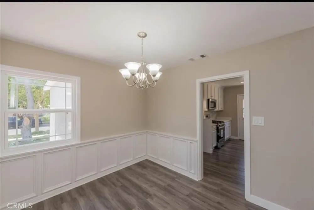 8956 Gladbeck Avenue Northridge, CA 91324