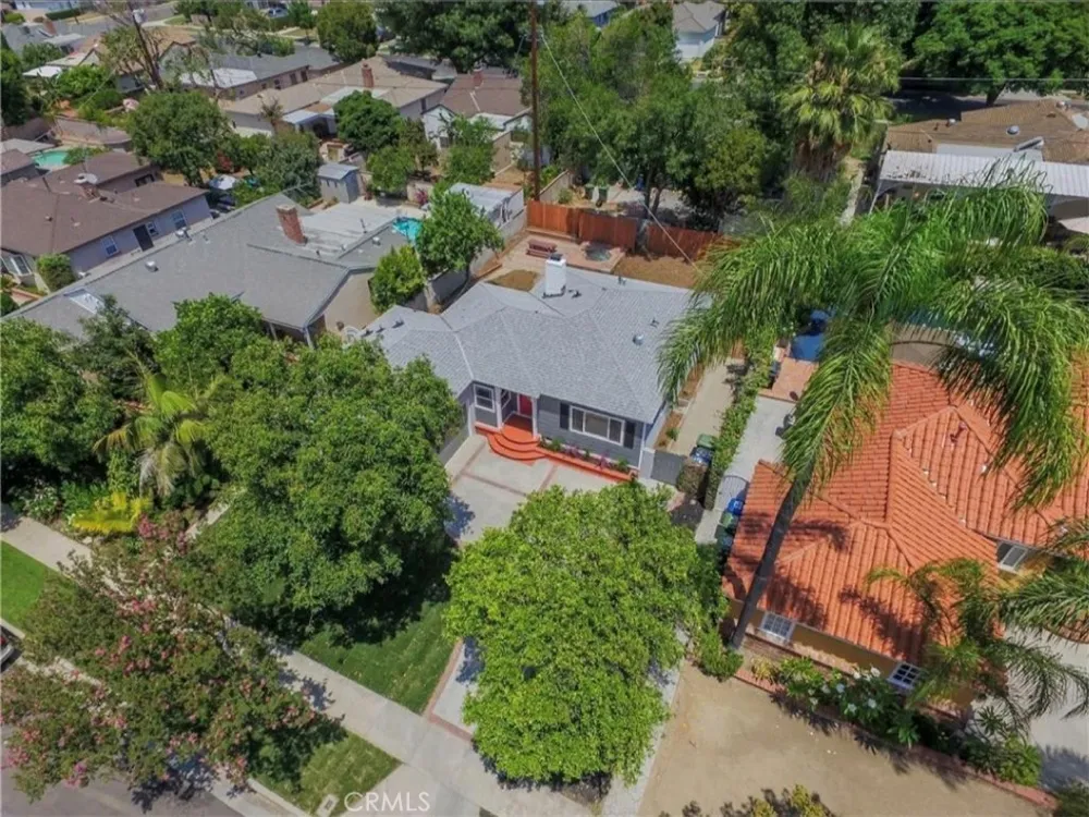 8956 Gladbeck Avenue Northridge, CA 91324