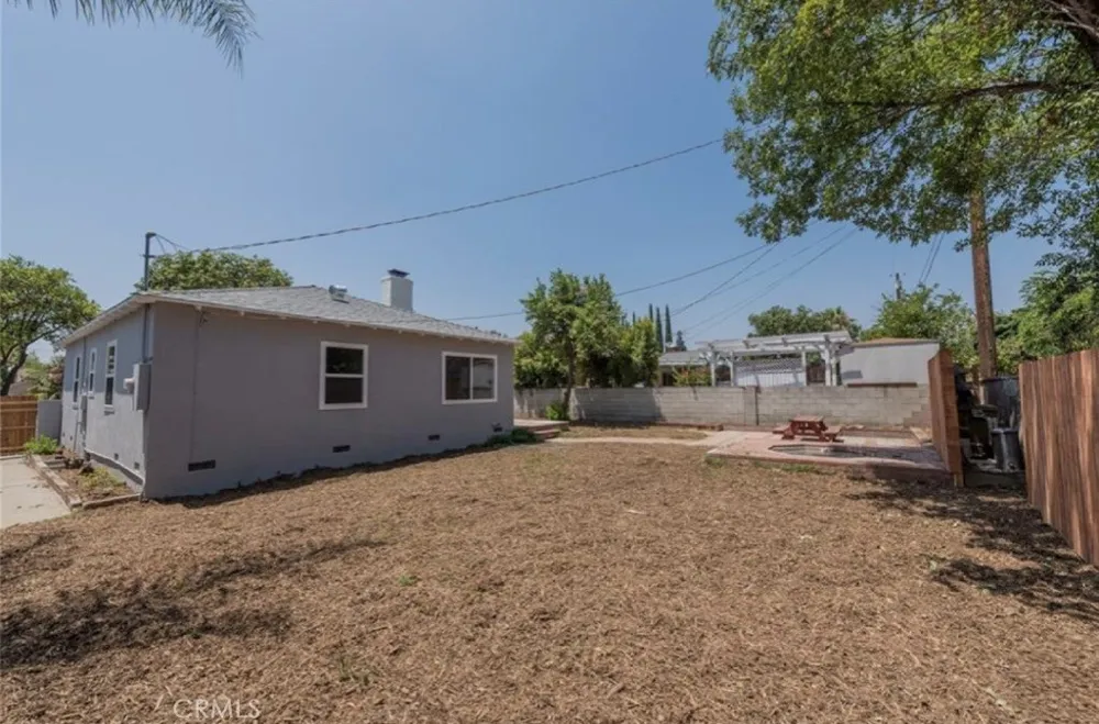 8956 Gladbeck Avenue Northridge, CA 91324