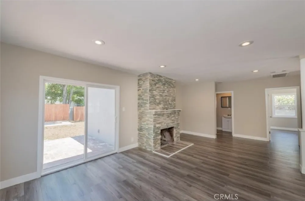 8956 Gladbeck Avenue Northridge, CA 91324