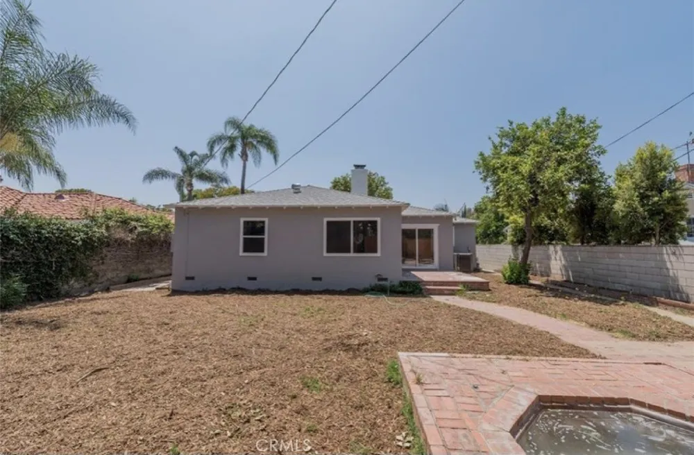 8956 Gladbeck Avenue Northridge, CA 91324