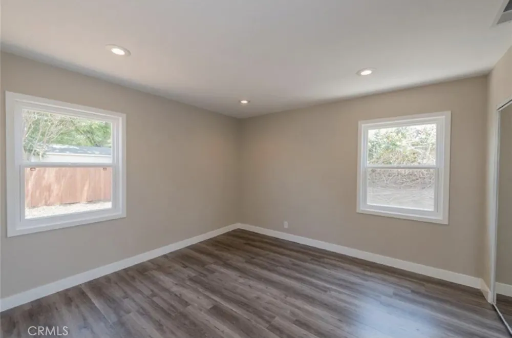 8956 Gladbeck Avenue Northridge, CA 91324