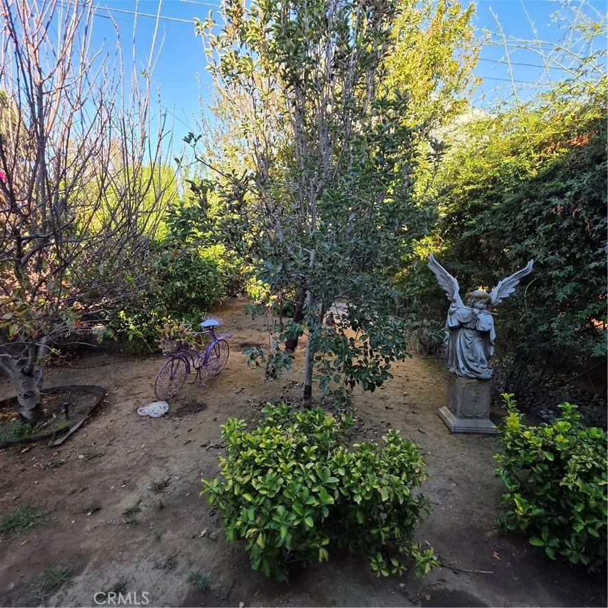 8956 Gladbeck Avenue Northridge, CA 91324