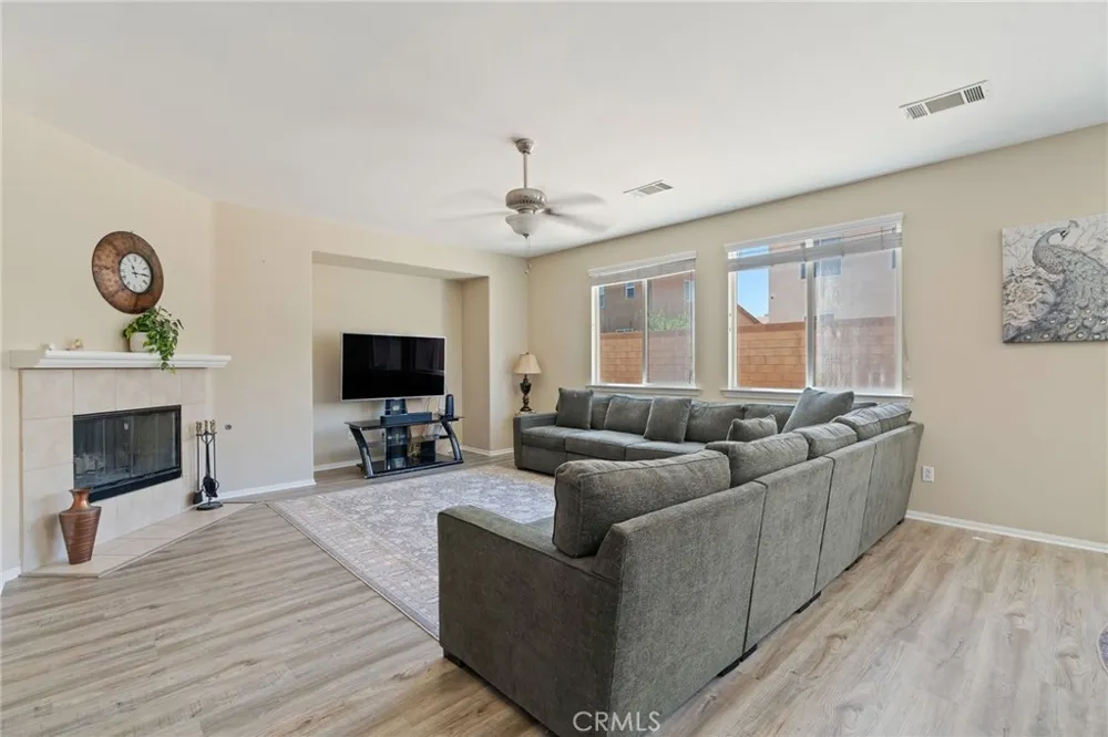 5824 W Avenue K13 Lancaster, CA 93536
