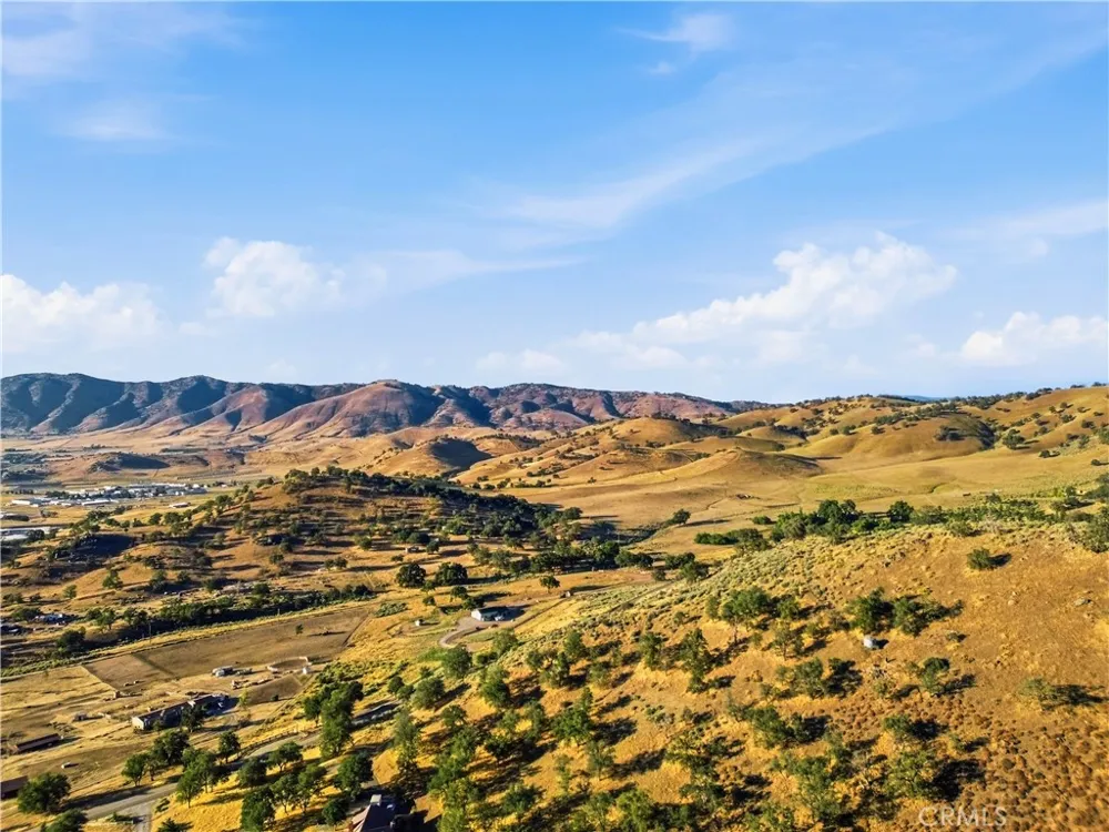 Chalet Tehachapi, CA 93561