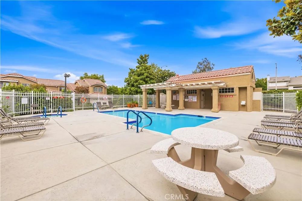 28148 Bobwhite Circle #64 Saugus, CA 91350