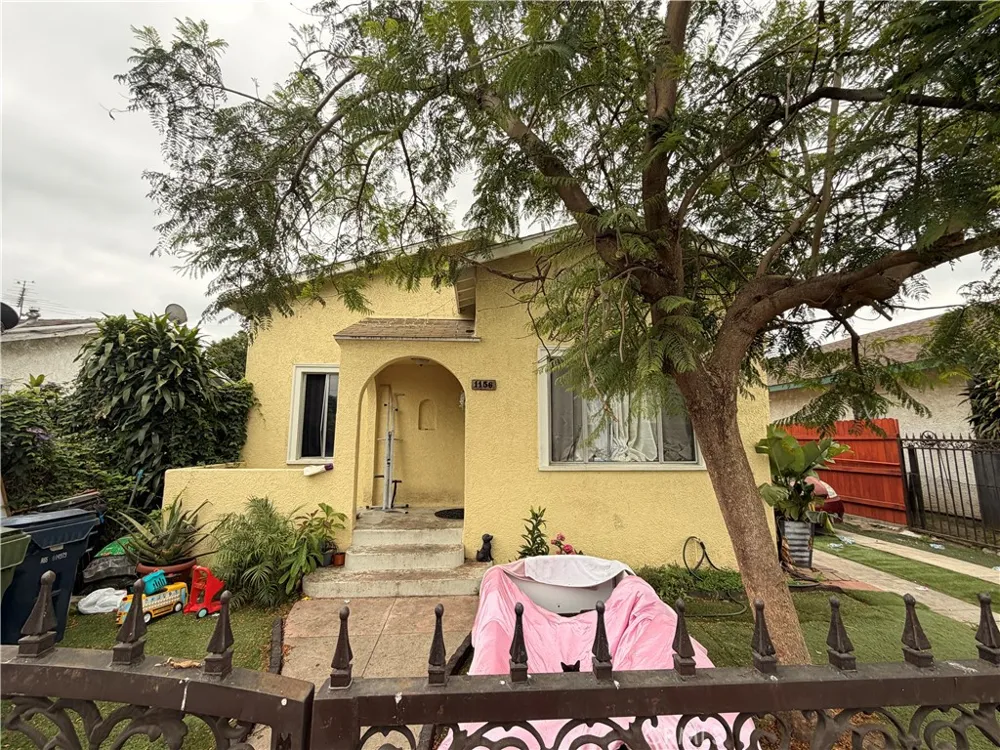 1156 E 65th Los Angeles, CA 90001