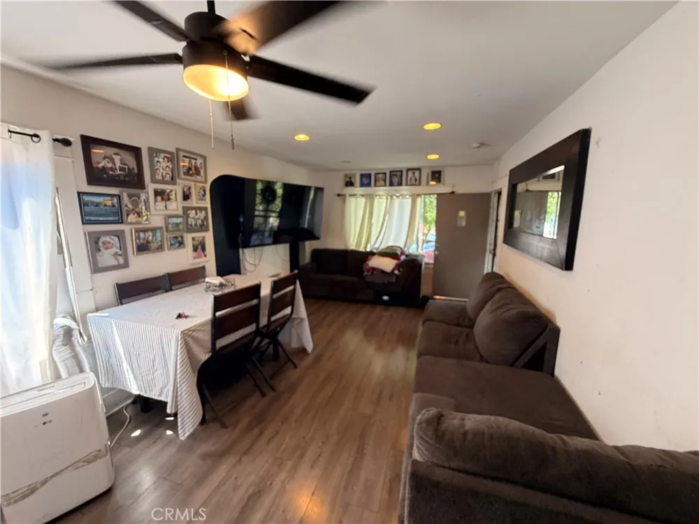 1156 E 65th Los Angeles, CA 90001