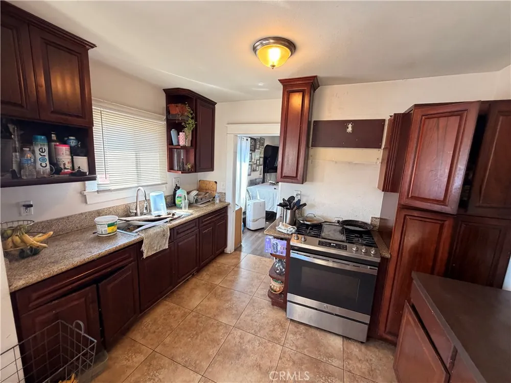 1156 E 65th Los Angeles, CA 90001