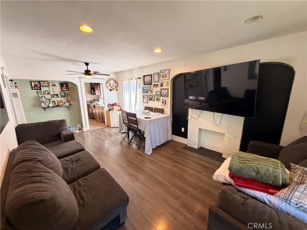 1156 E 65th Los Angeles, CA 90001