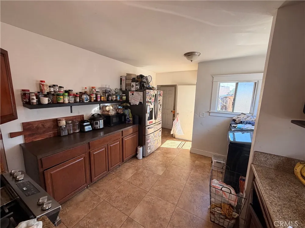 1156 E 65th Los Angeles, CA 90001