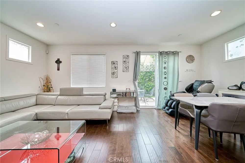 21125 Ingomar Court Canoga Park, CA 91304