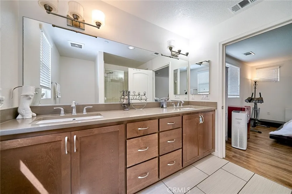 21125 Ingomar Court Canoga Park, CA 91304