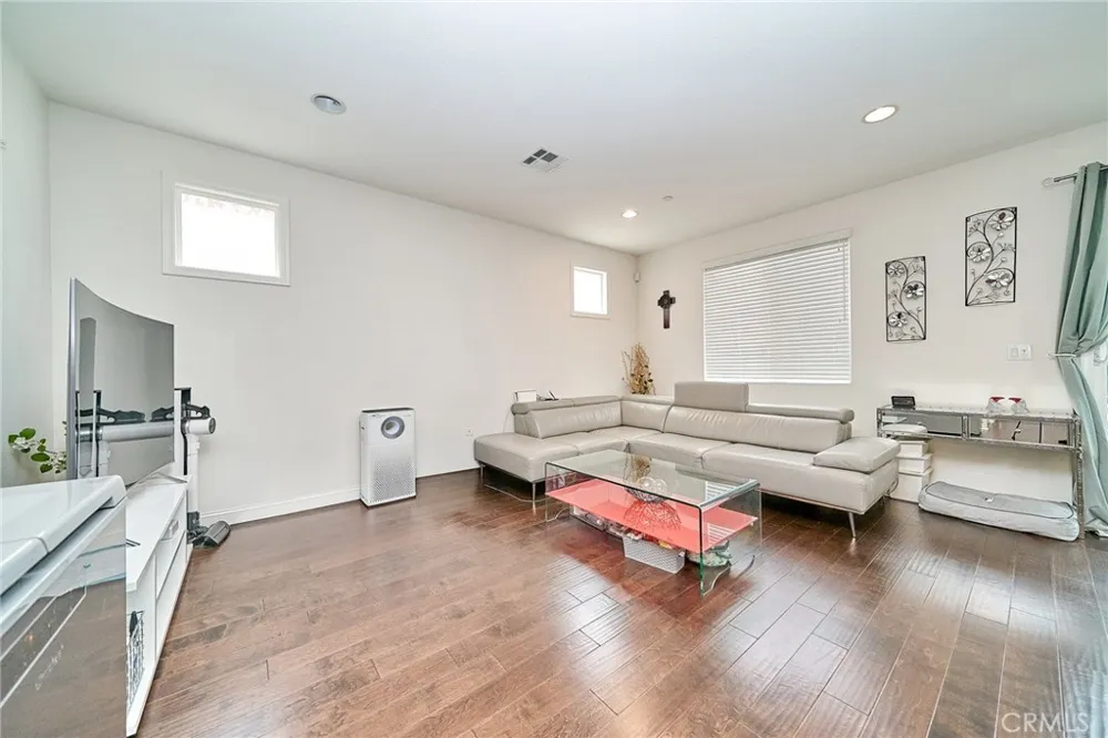 21125 Ingomar Court Canoga Park, CA 91304