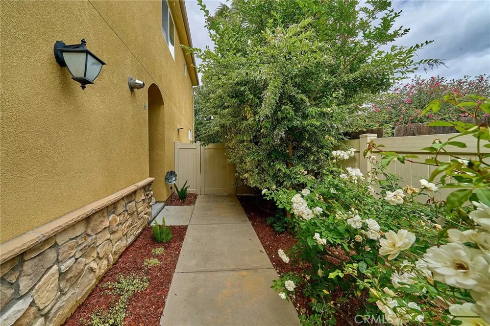 21125 Ingomar Court Canoga Park, CA 91304