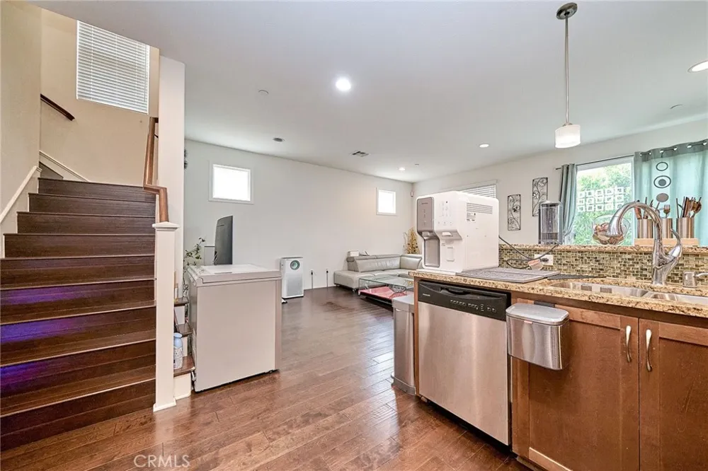 21125 Ingomar Court Canoga Park, CA 91304
