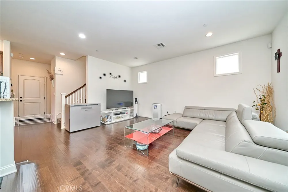 21125 Ingomar Court Canoga Park, CA 91304