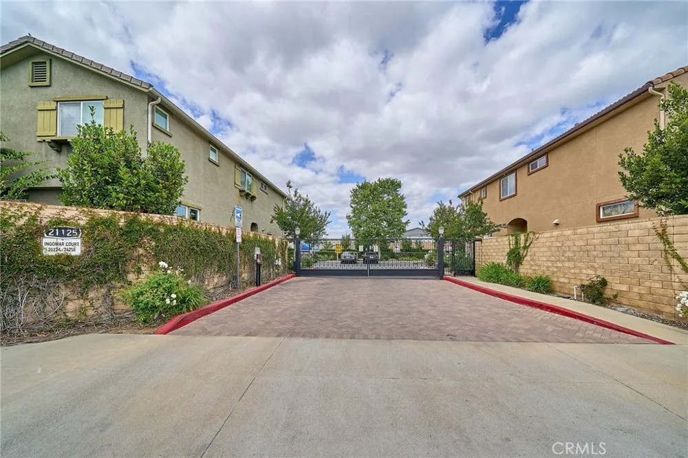 21125 Ingomar Court Canoga Park, CA 91304