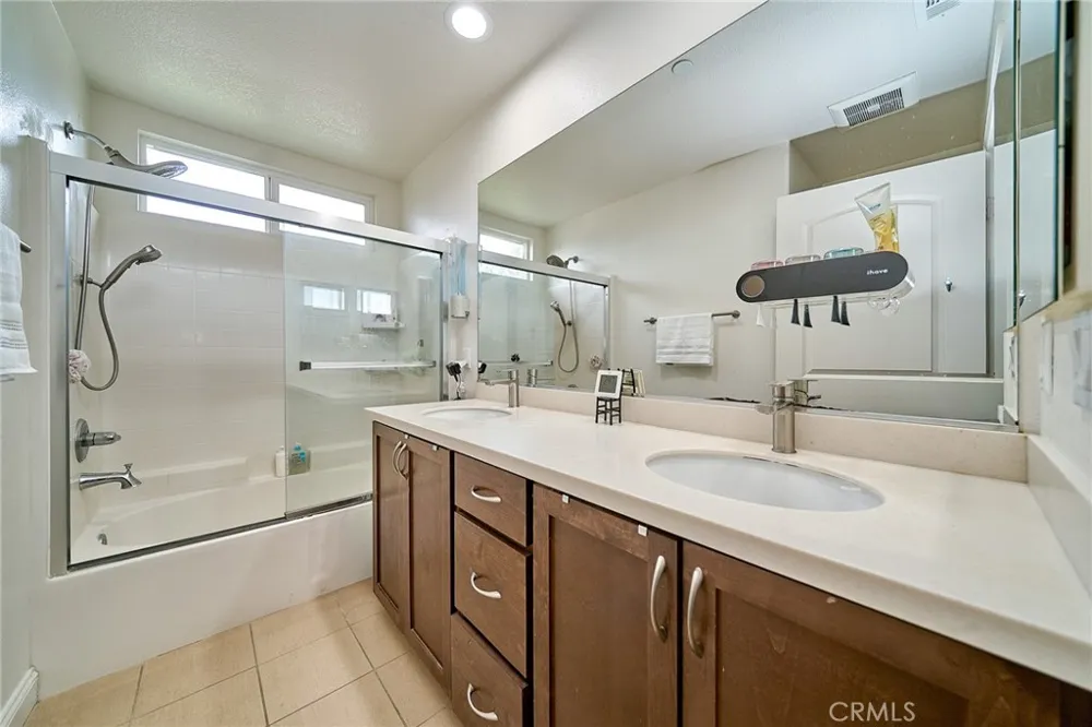 21125 Ingomar Court Canoga Park, CA 91304
