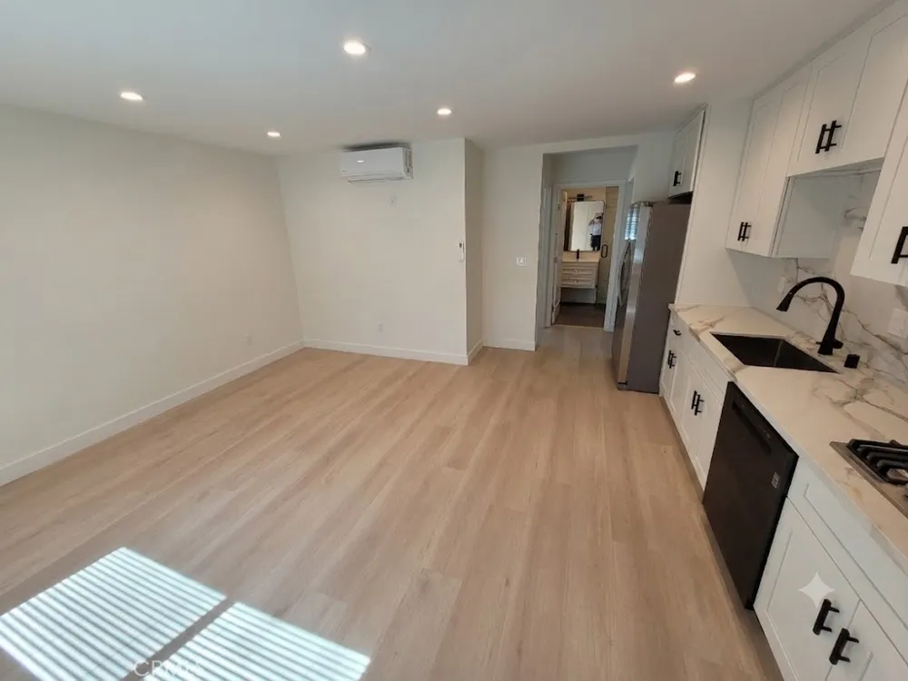 8321 Quartz Avenue #1/4 Winnetka, CA 91306