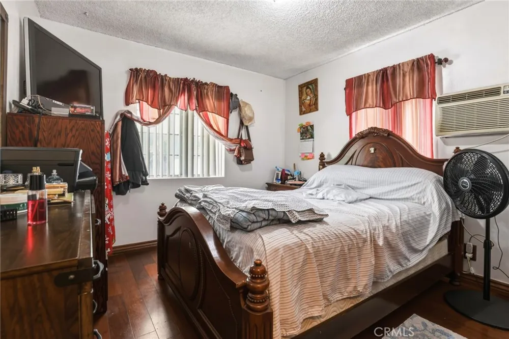 5654 Stansbury Sherman Oaks, CA 91401