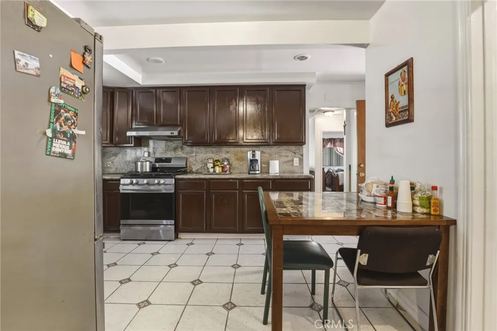 5654 Stansbury Sherman Oaks, CA 91401