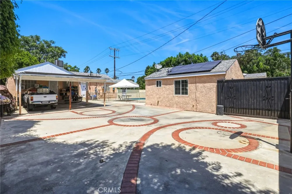 5654 Stansbury Sherman Oaks, CA 91401
