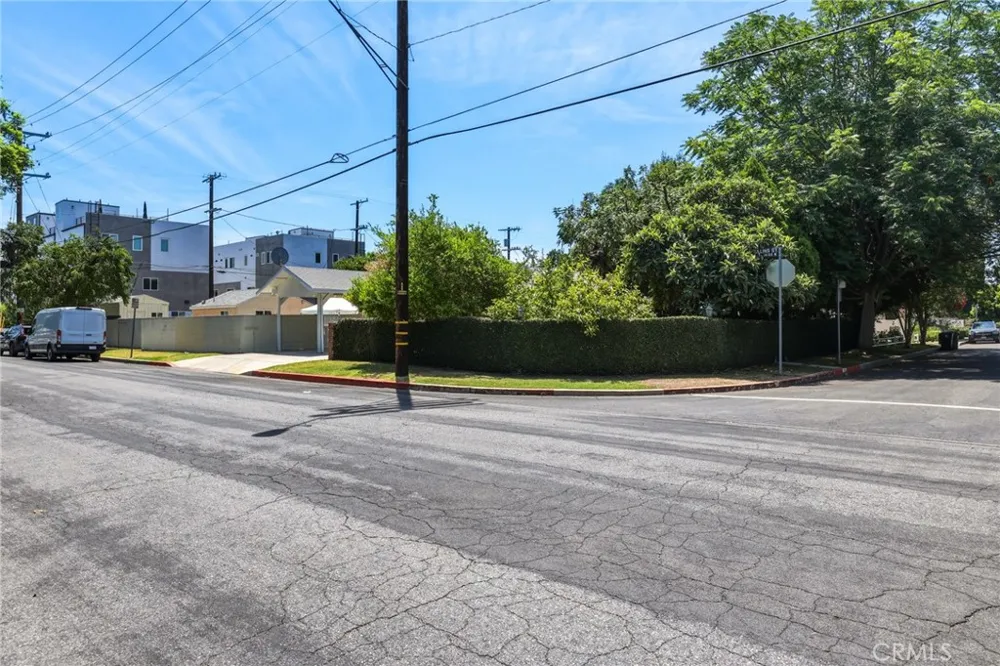 5654 Stansbury Sherman Oaks, CA 91401