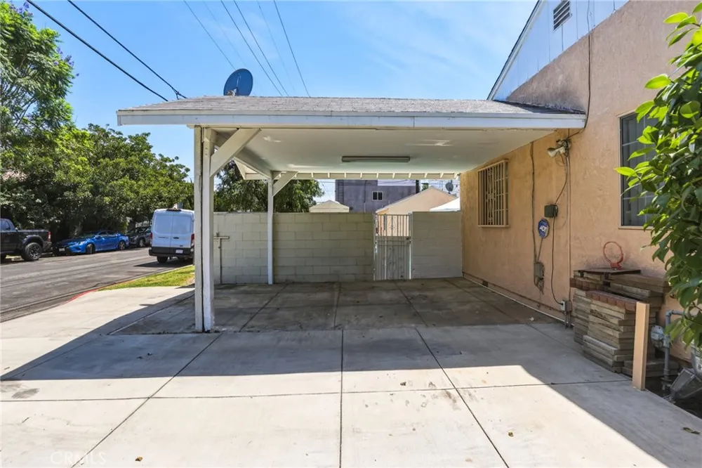 5654 Stansbury Sherman Oaks, CA 91401
