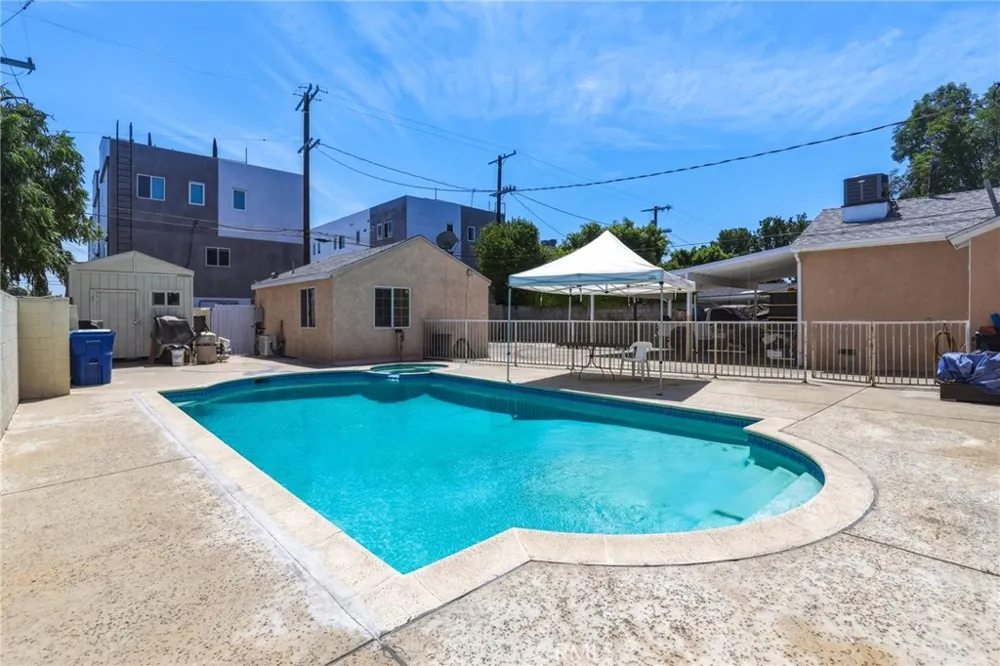 5654 Stansbury Sherman Oaks, CA 91401