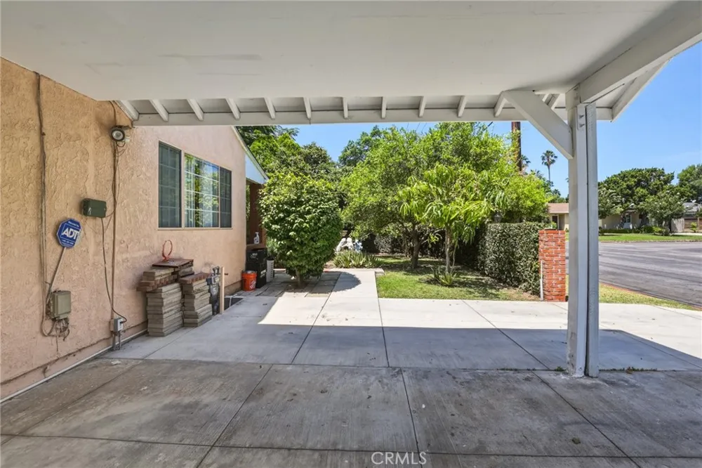 5654 Stansbury Sherman Oaks, CA 91401