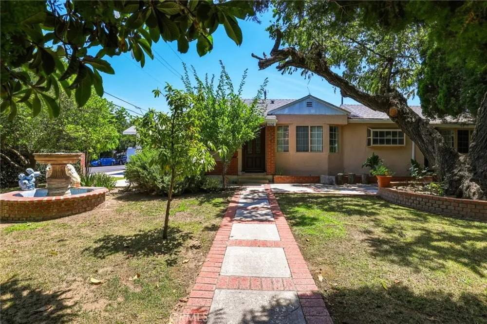 5654 Stansbury Sherman Oaks, CA 91401