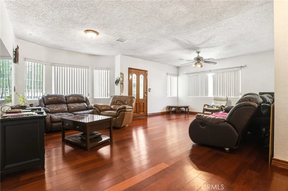 5654 Stansbury Sherman Oaks, CA 91401
