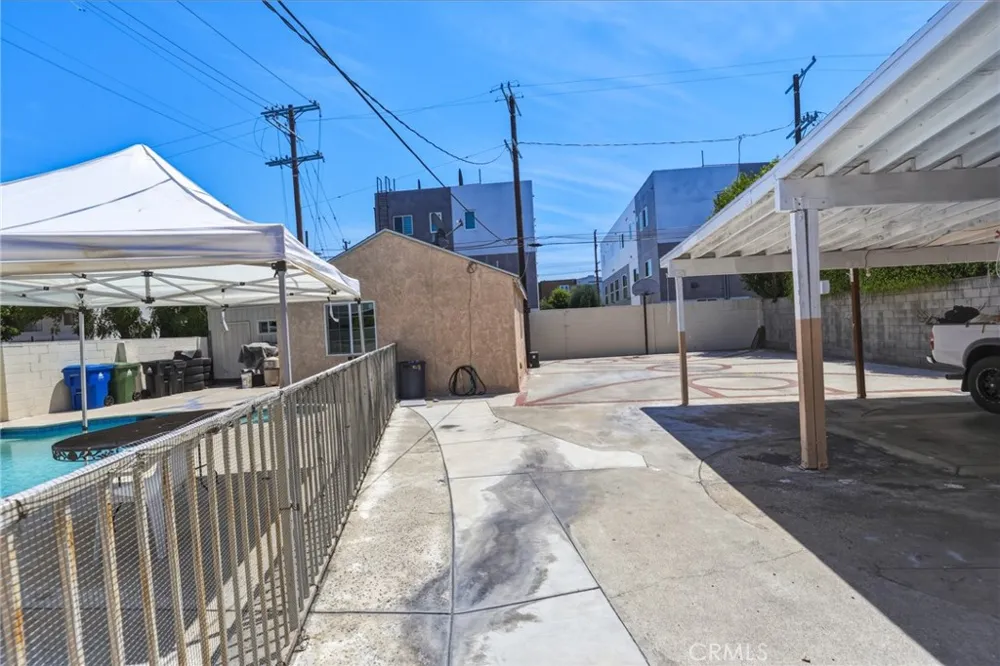 5654 Stansbury Sherman Oaks, CA 91401