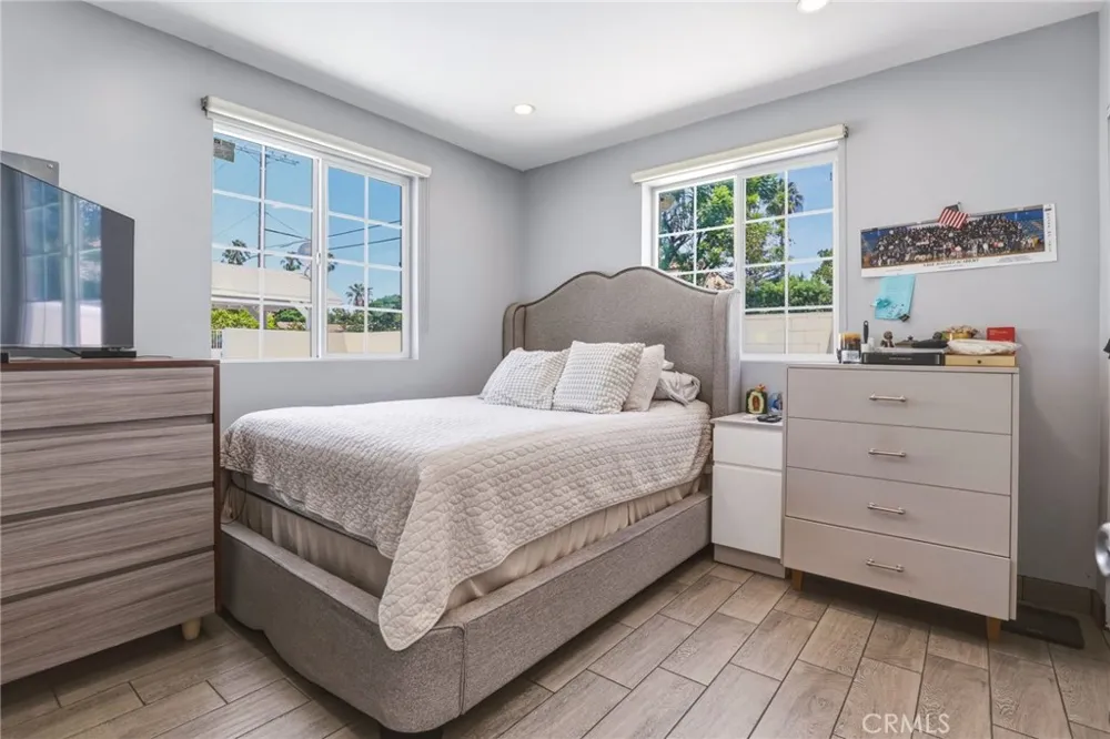 5654 Stansbury Sherman Oaks, CA 91401