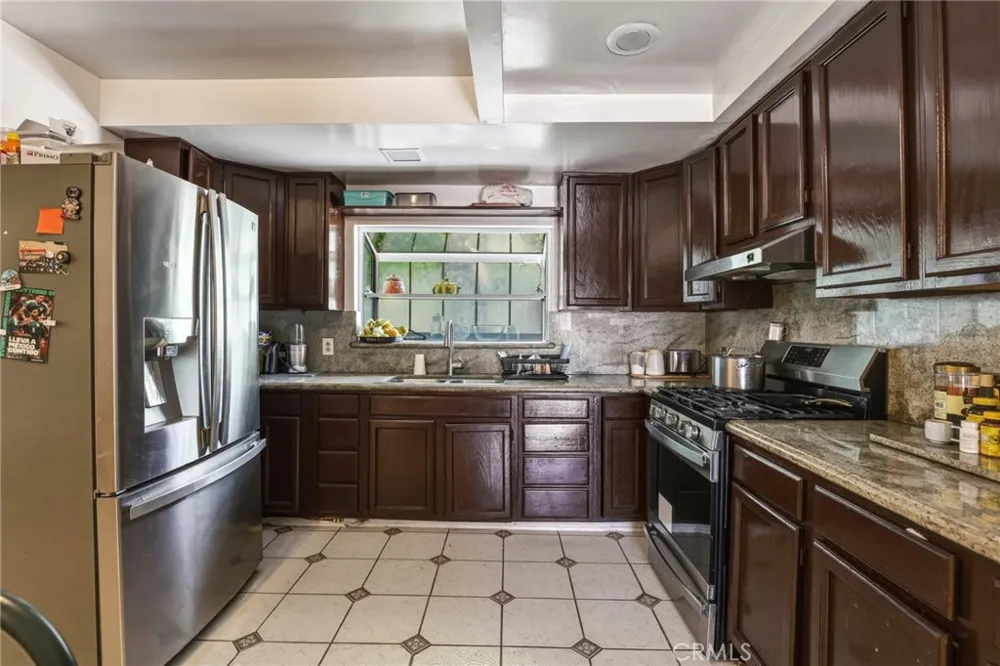 5654 Stansbury Sherman Oaks, CA 91401