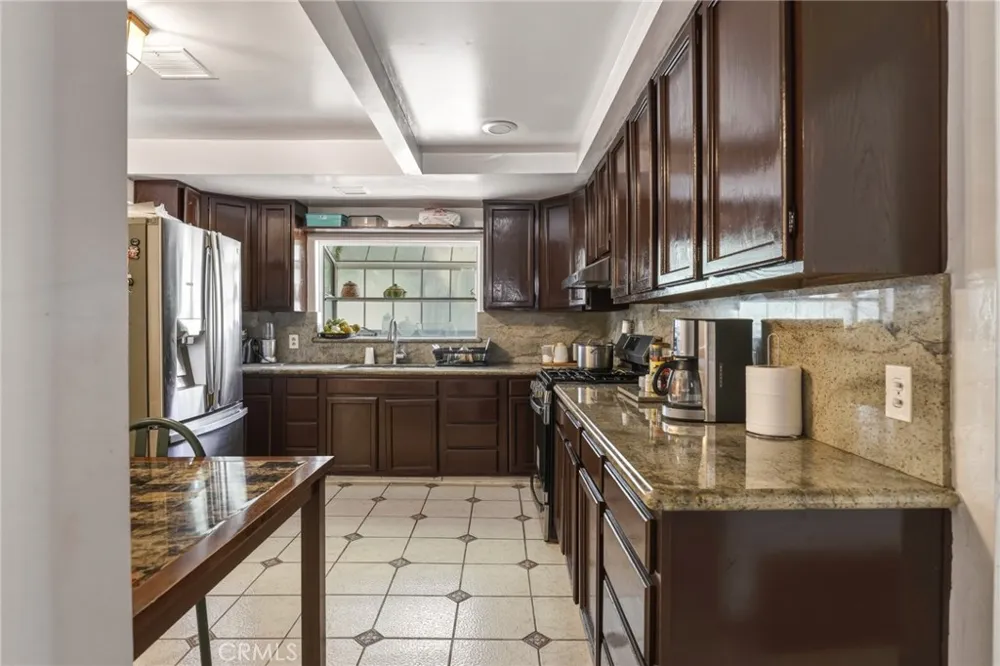 5654 Stansbury Sherman Oaks, CA 91401