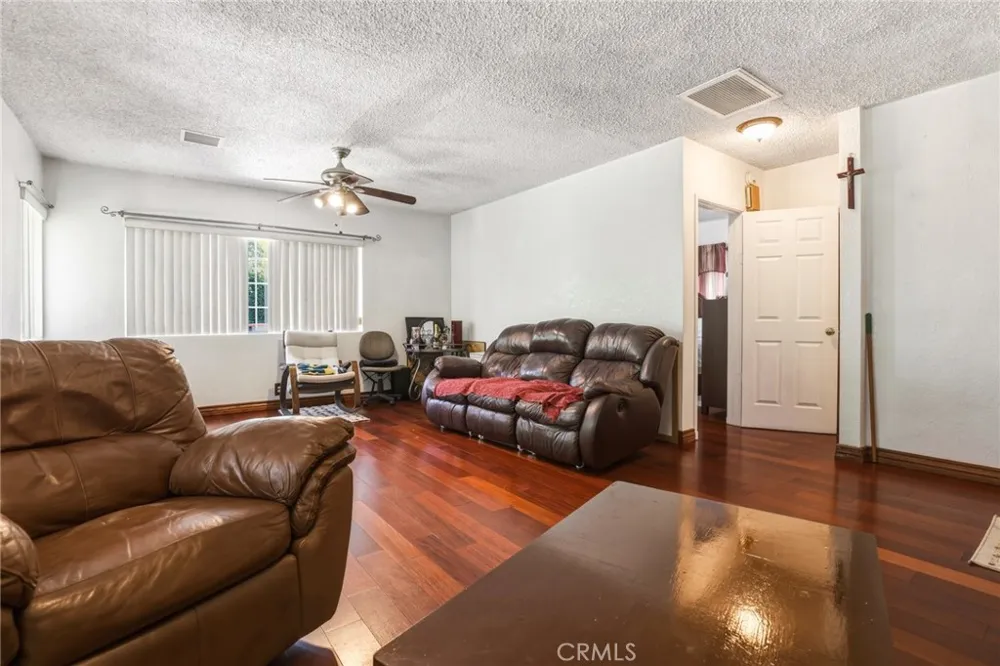 5654 Stansbury Sherman Oaks, CA 91401