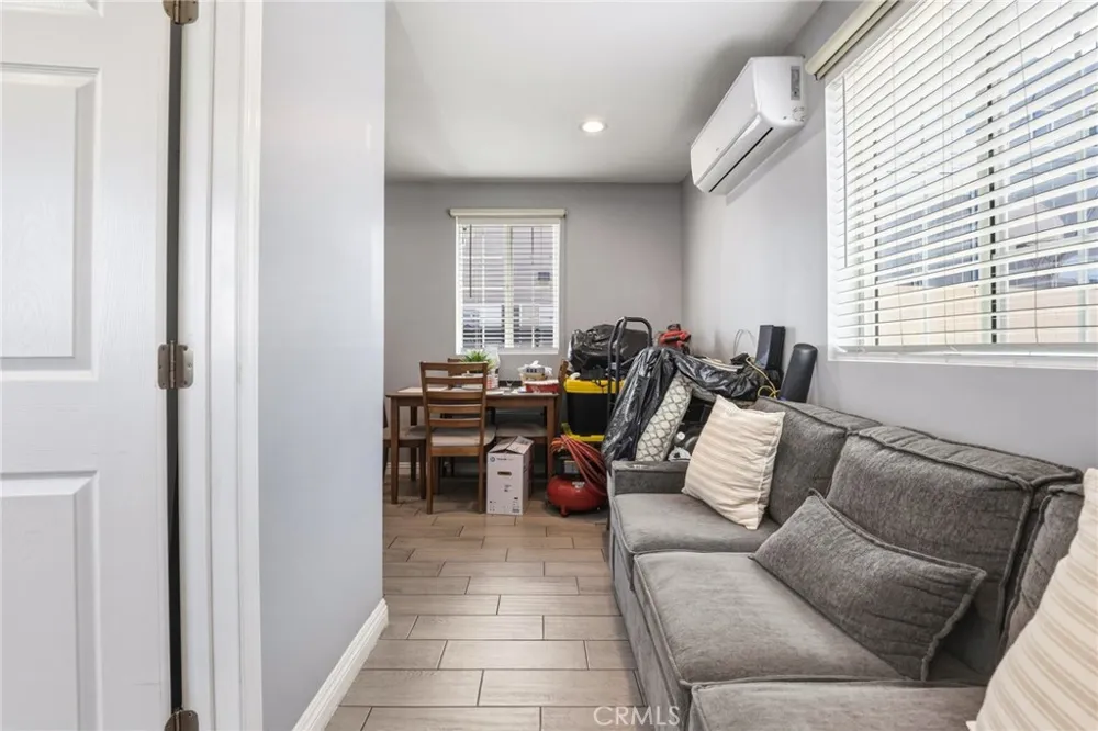 5654 Stansbury Sherman Oaks, CA 91401