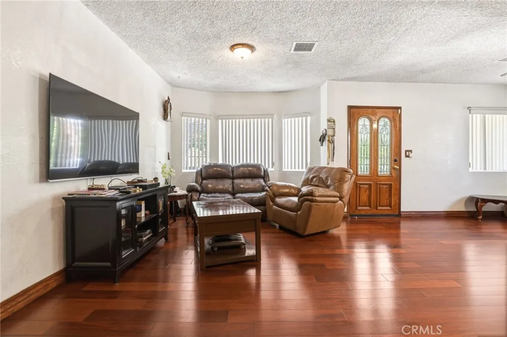 5654 Stansbury Sherman Oaks, CA 91401