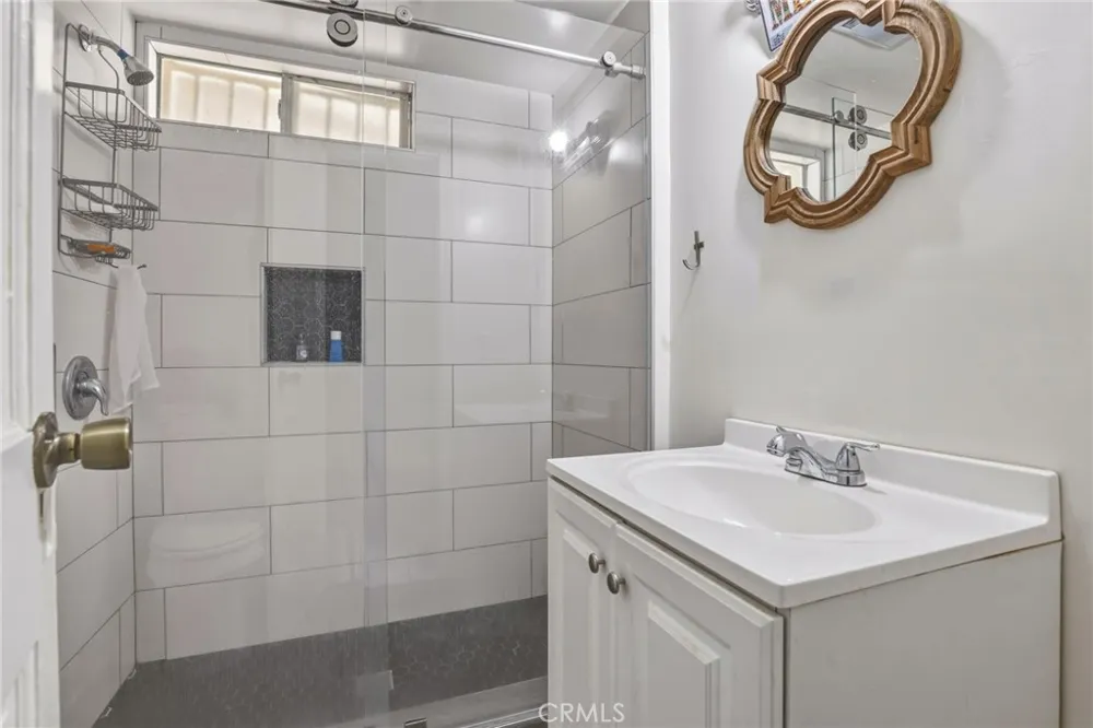 5654 Stansbury Sherman Oaks, CA 91401