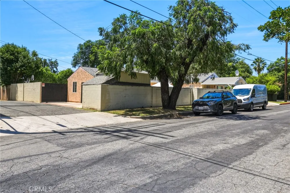 5654 Stansbury Sherman Oaks, CA 91401