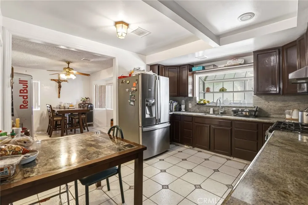 5654 Stansbury Sherman Oaks, CA 91401