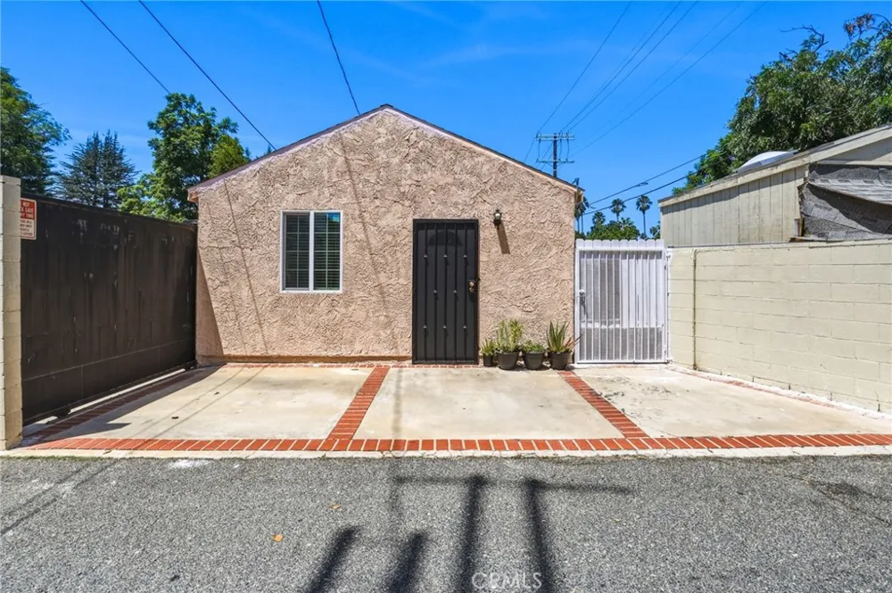 5654 Stansbury Sherman Oaks, CA 91401