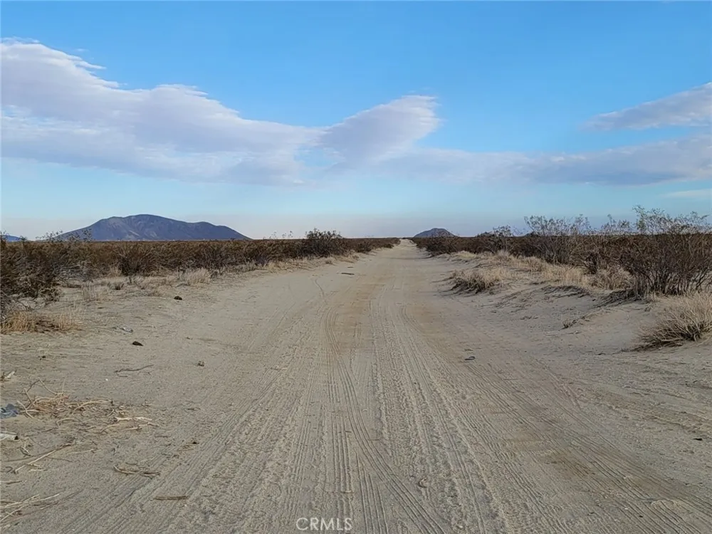 190 St E & Ave T4 Palmdale, CA 93591