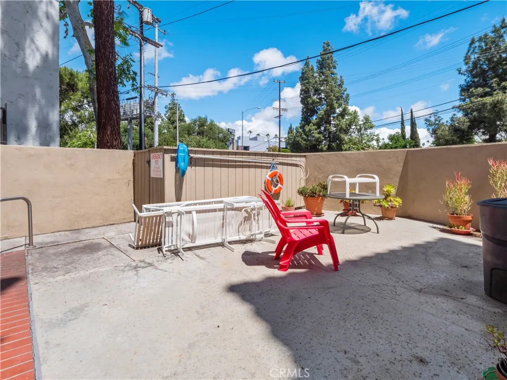 4301 Fulton Avenue #303 Sherman Oaks, CA 91423