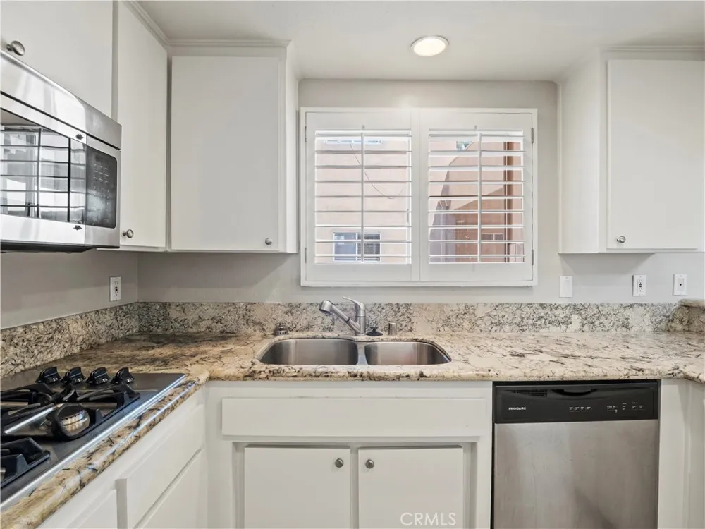 4301 Fulton Avenue #303 Sherman Oaks, CA 91423